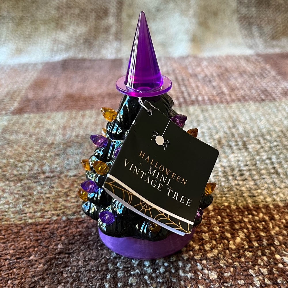 NWT Halloween LED Lighted Mini Tree